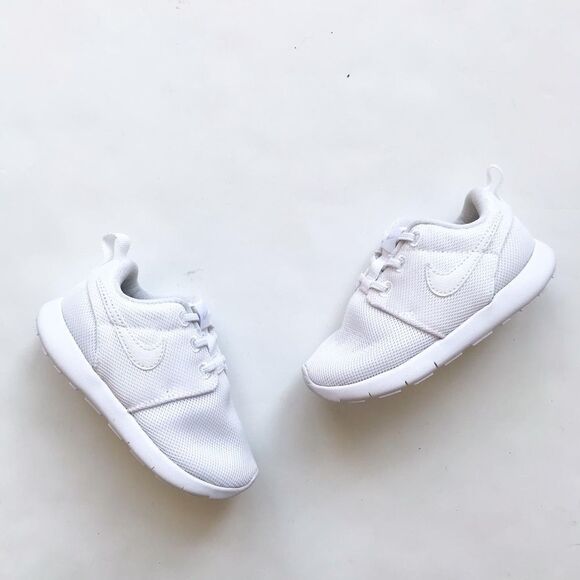 Nike white Roshe sneakers EUC size 8 - Picture 1 of 9